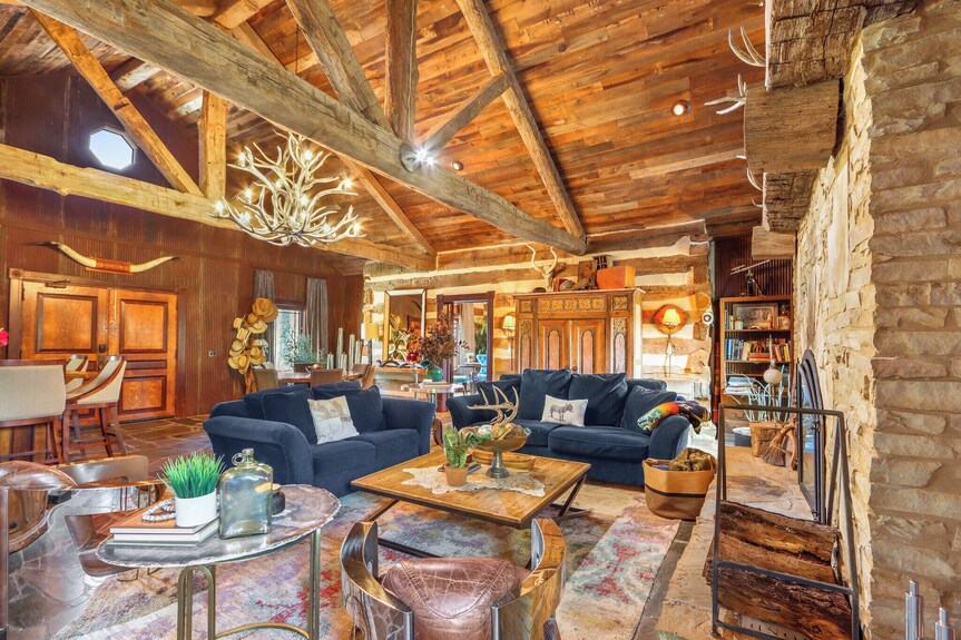 Luxury Hill Country Escape Pool, Hot Tub, Firepit Near Wineries - Wimberley, TX