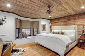 3 bedrooms, desk, iron/ironing board, travel cot - Luxury Ranch w/ Pool, Hot Tub, Chef's Kitchen + Close to Wineries (Wimberley)