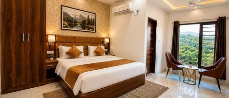 Super Deluxe Room | Minibar, individually furnished, desk, laptop workspace
