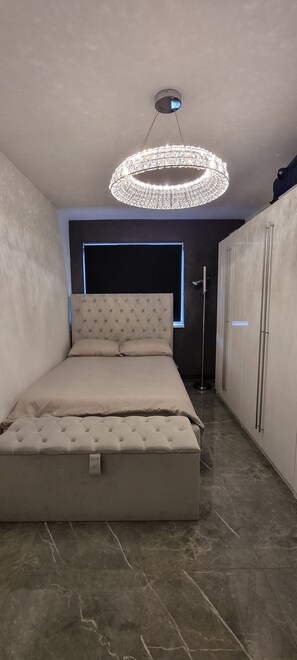 1 chambre, fer et planche Ă repasser, Wi-Fi, draps fournis
