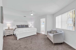 3 habitaciones, tabla de planchar con plancha, wifi y ropa de cama 