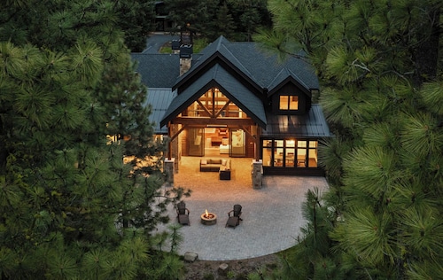 Suncadia's Premier 7BR Estate! 5 Mstrs*6.5BA*Hot Tub*Fine Outdoor Living!