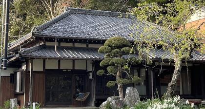 Totoro vibes, country side 120 year old house,10 adults. Beautiful and clean.