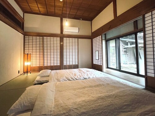  Totoro vibes, country side 120 year old house,10 adults. Beautiful and clean.