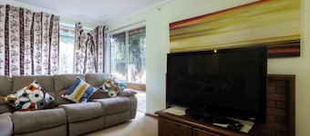 Well equipped 3BR Home with Backyard and Patio!