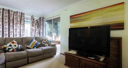 Well equipped 3BR Home with Backyard and Patio!