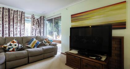 Well equipped 3BR Home with Backyard and Patio!