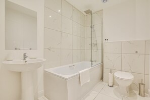 Douche, serviettes fournies