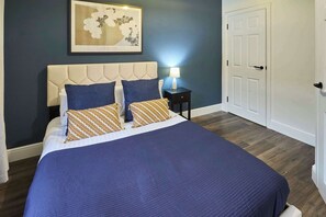 1 bedroom, desk, iron/ironing board, WiFi