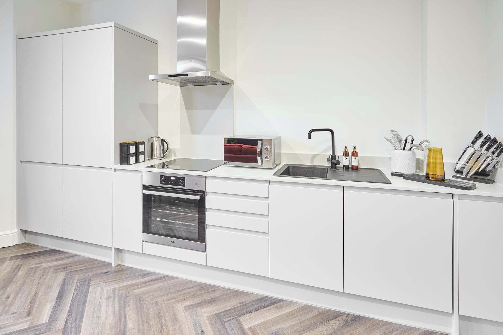 Coffee/tea maker, fridge, microwave, oven