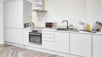 Coffee/tea maker, fridge, microwave, oven