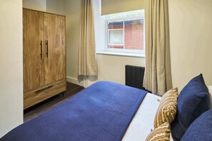 1 bedroom, desk, iron/ironing board, WiFi