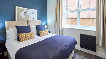 1 bedroom, desk, iron/ironing board, WiFi