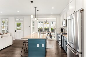 Fridge, microwave, oven, stovetop - *NEW* Glamping in the Woods (Pacific Beach)