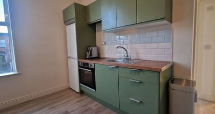 Cosy 1BD in Refurbed Victorian House, Heart of D6