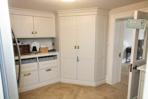 Interior - Private Country Residence, Made 4 Luxury Gathering (Newcastle West)