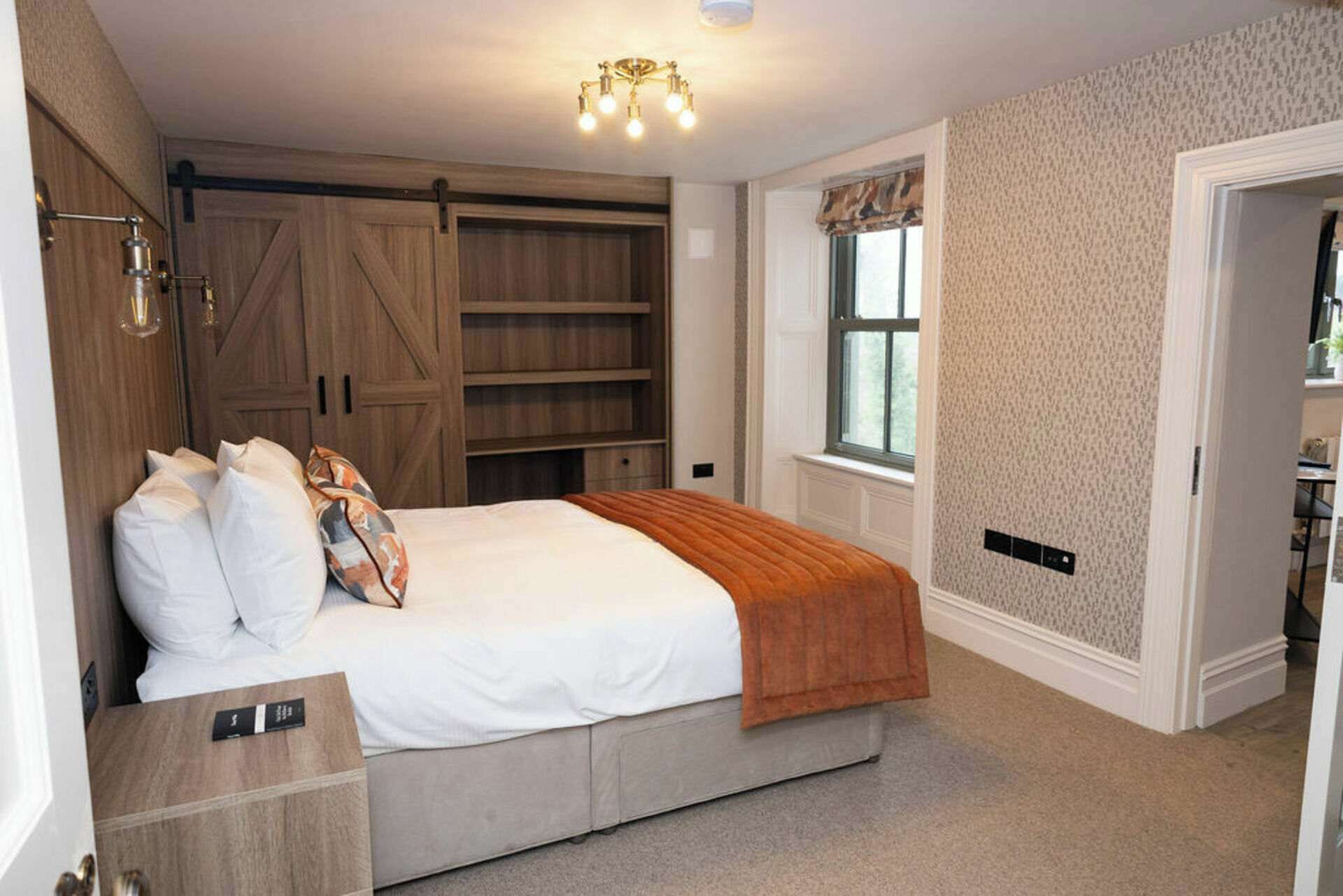 8 dormitorios, tabla de planchar con plancha, Internet y ropa de cama