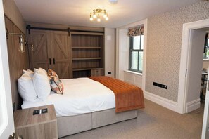 8 slaapkamers, een strijkplank/strijkijzer, internet, beddengoed