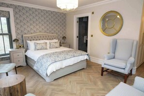 8 chambres, fer et planche à repasser, accès Internet, draps fournis