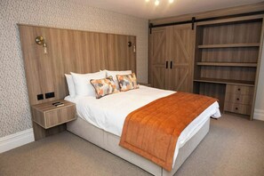 8 chambres, fer et planche à repasser, accès Internet, draps fournis