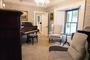 Interior - Private Country Residence, Made 4 Luxury Gathering (Newcastle West)