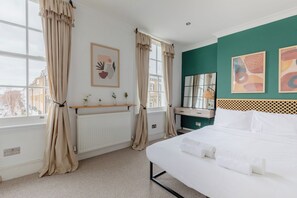 Room - Perfect 2BD Duplex with Private Balcony, Islington (Greater London)