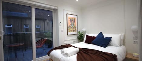 1 bedroom, iron/ironing board, internet, bed sheets