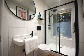 淋浴设施、吹风机