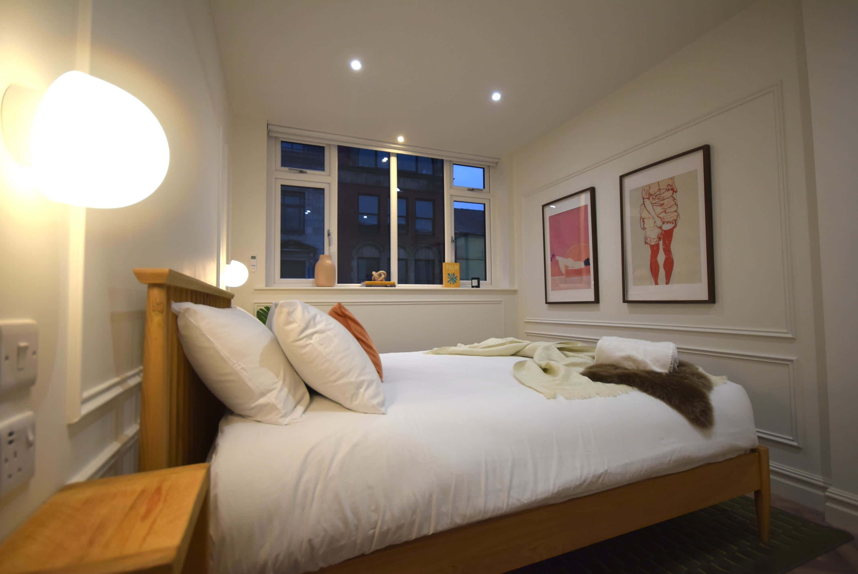 1 soverom, strykejern/-brett, internettilgang og sengetøy