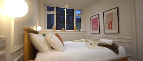 1 soverom, strykejern/-brett, internettilgang og sengetøy