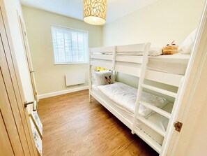 2 bedrooms, iron/ironing board, Internet, bed sheets