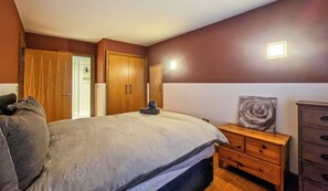 2 slaapkamers, een strijkplank/strijkijzer, wifi, beddengoed