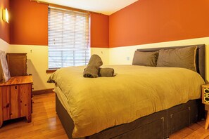 2 bedrooms, iron/ironing board, WiFi, bed sheets - Chapel Conversion - Private Parking - 2BR (West Midlands)