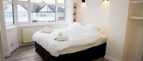 2 bedrooms, iron/ironing board, Internet, bed sheets