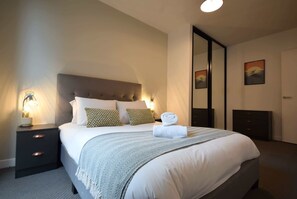 2 bedrooms, iron/ironing board, internet, bed sheets