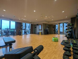 A gym with exercise equipment, large windows, and a wooden floor. - Suite Life: 2-Bed, 1-Bath Top-Floor in New Cross (Greater Manchester)