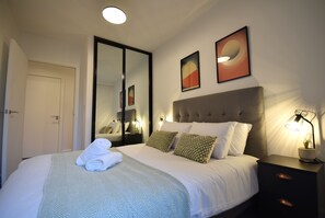 2 bedrooms, iron/ironing board, internet, bed sheets