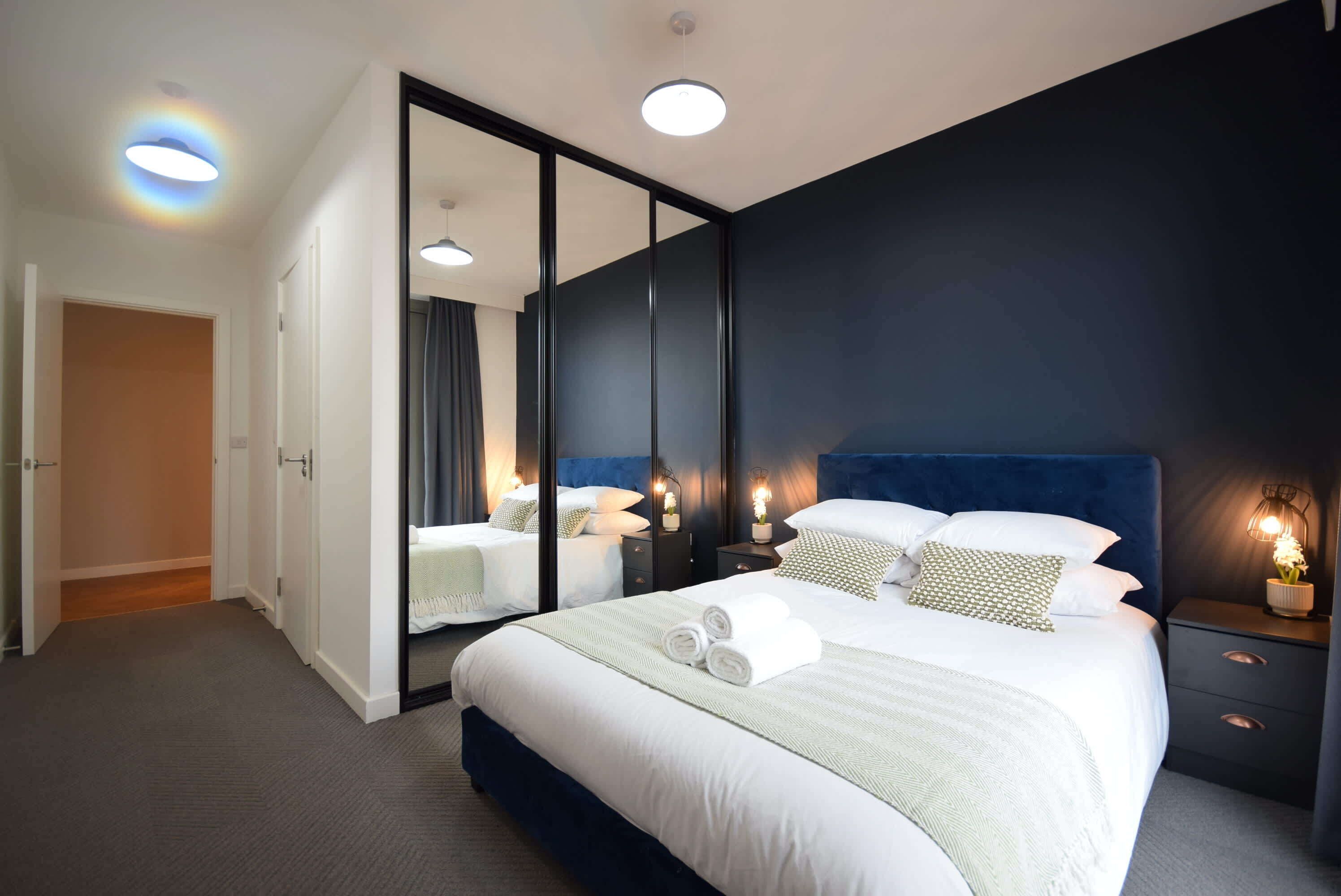 2 bedrooms, iron/ironing board, internet, bed sheets