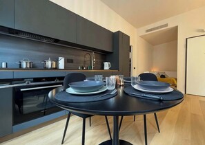 Fridge, oven, stovetop, dishwasher