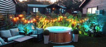 Starlight Horizon 2 Cabins w/ Hot Tub & Pool - Pet-Friendly Texas Hill Country S