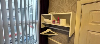 Runway Guest House - Adult Only