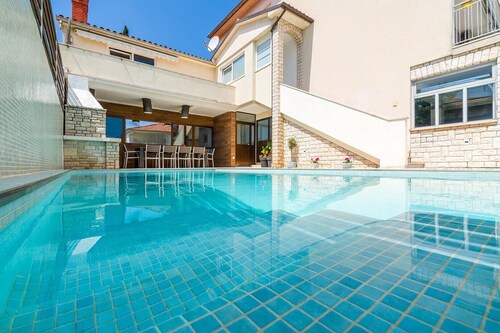 Beautiful Villa Suton with a Private Pool