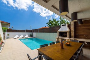 Pool - Beautiful Villa Suton with a Private Pool (Pula)