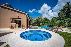 Beheizter Pool