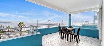 Oleaje Azul - Front Beach