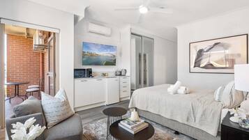 Iron/ironing board, WiFi