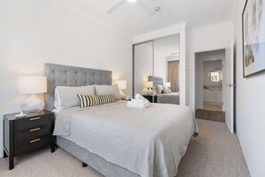 1 chambre, bureau, fer et planche à repasser, Wi-Fi