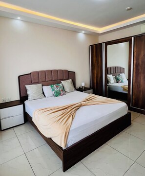 2 bedrooms, iron/ironing board, WiFi, bed sheets - Exec 2 Bedroom, modern comfort.  (Accra)