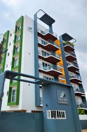 Exterior - Exec 2 Bedroom, modern comfort.  (Accra)