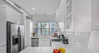 Walk to Town, Screened Patio - Classically Modern